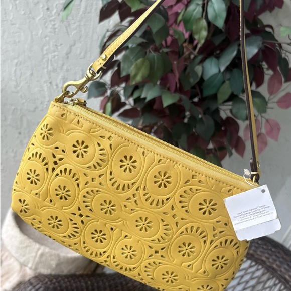 NWT Coach Yellow Floral Cutout Wristlet - Picture 3 of 10